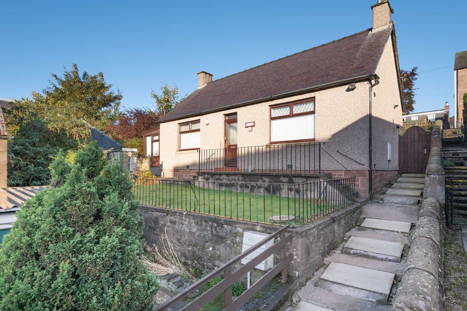 Detached House for sale in Forfar Wellbank, 14, Academy Street