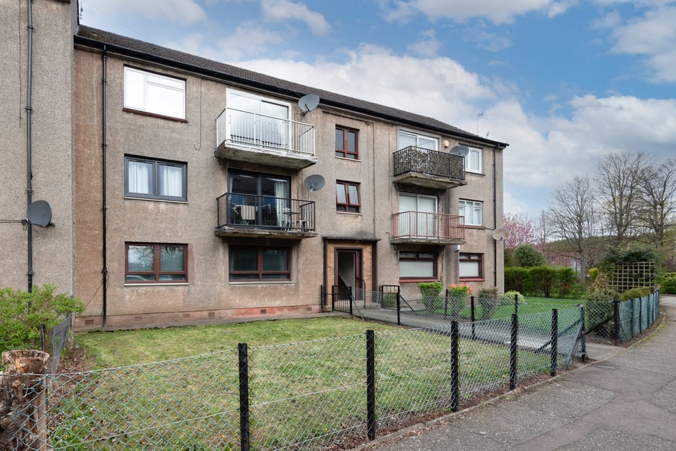 Flat for sale in Dundee 2/l, 15, Denhead Crescent, Dundee Thorntons