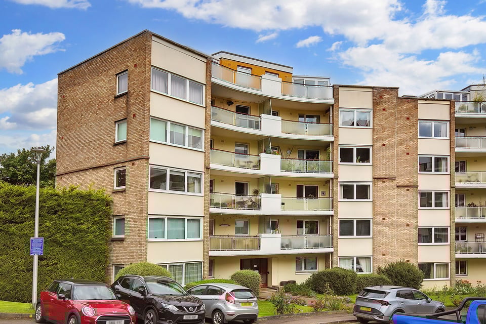 Flat for sale in Edinburgh 8/2 Orchard Brae Avenue, Edinburgh